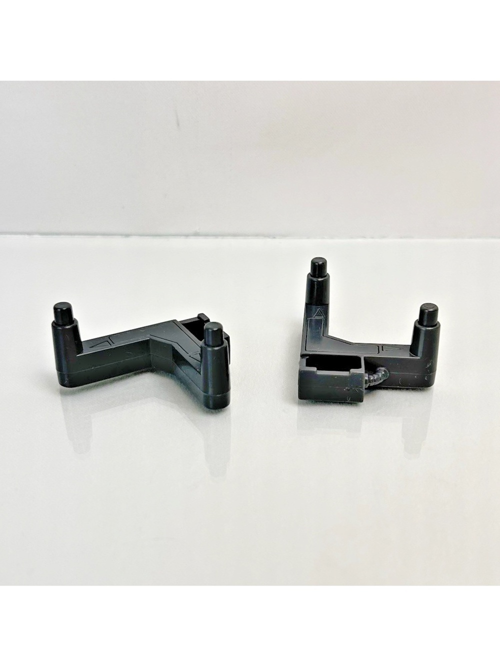 Vintage Transformers G1 1986 Trypticon Right and Left Connectors